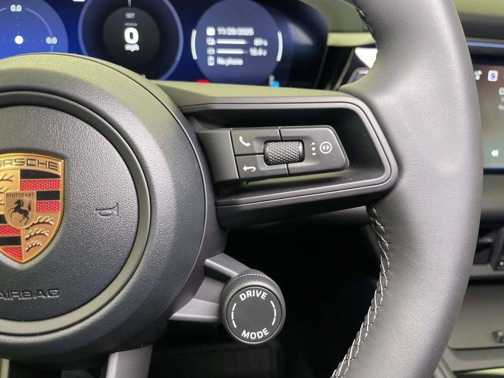 2025 Porsche Macan 4