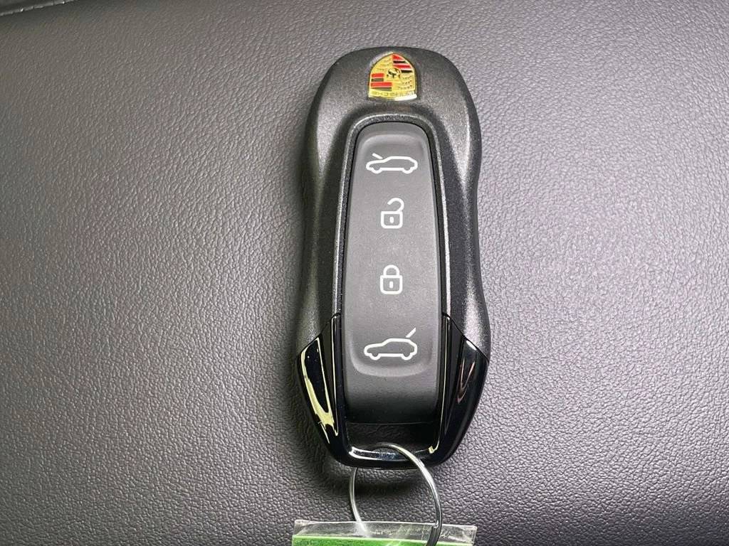 2025 Porsche Macan 4