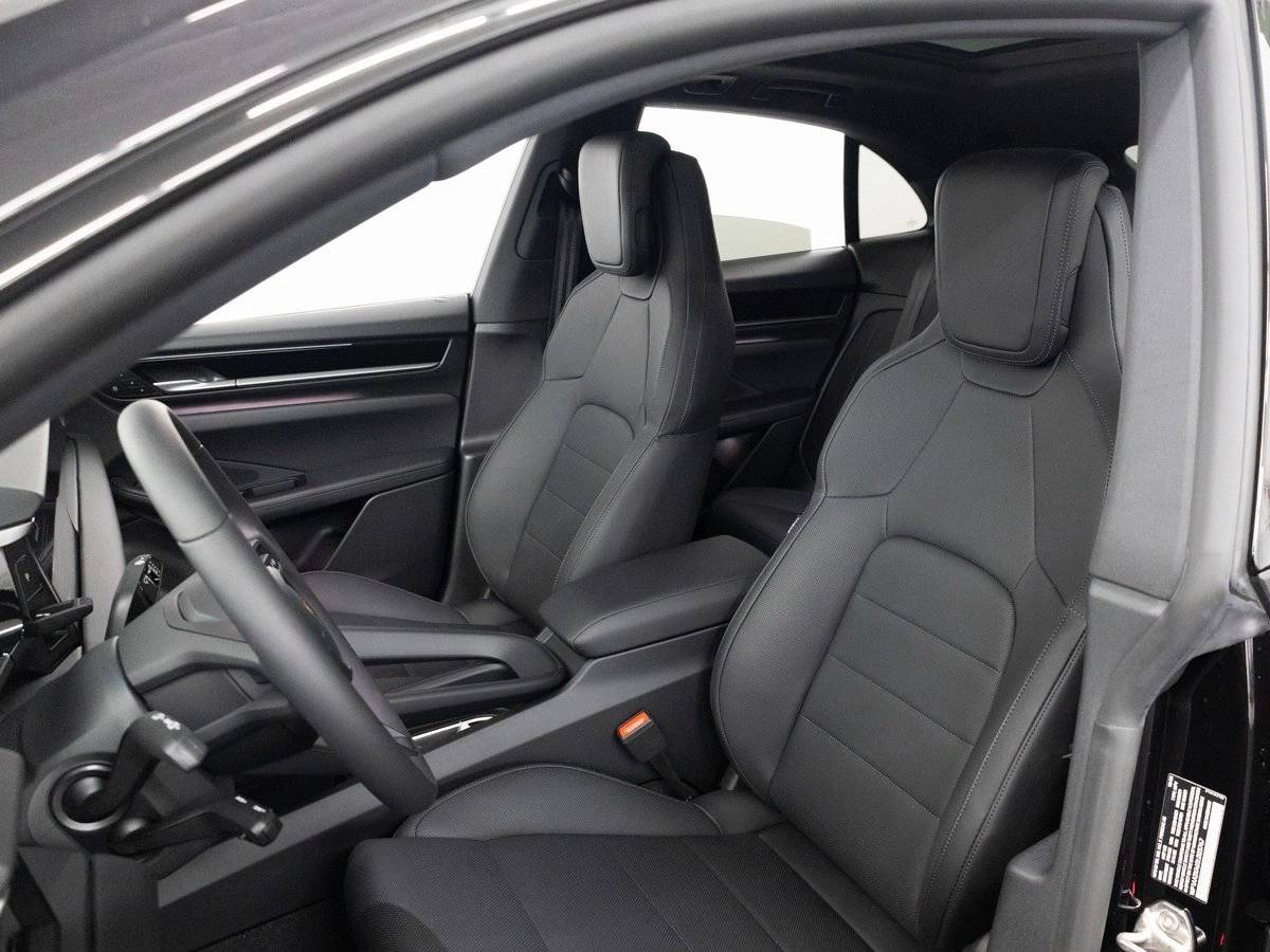 2025 Porsche Macan 4