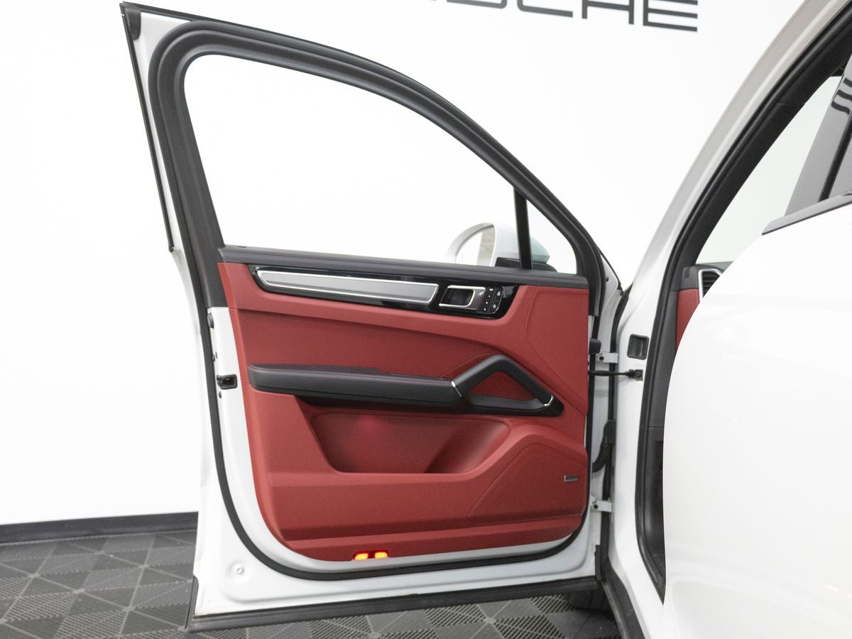 2023 Porsche Cayenne S Platinum Edition
