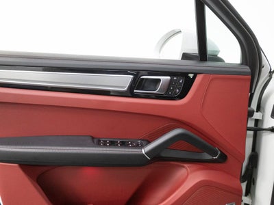 2023 Porsche Cayenne S Platinum Edition