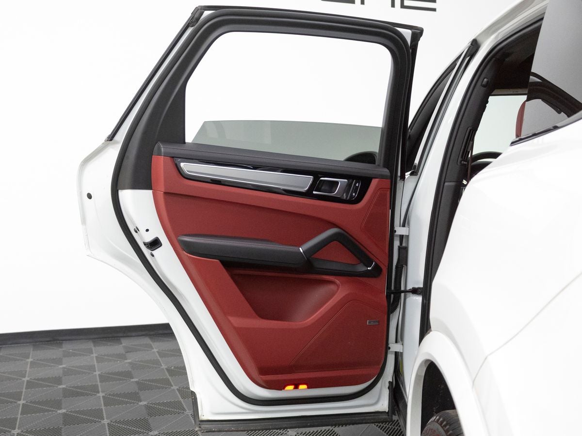 2023 Porsche Cayenne S Platinum Edition