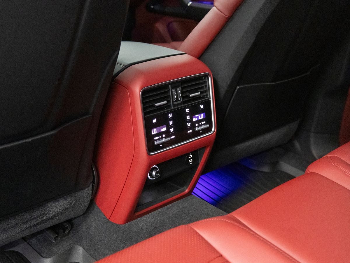 2023 Porsche Cayenne S Platinum Edition