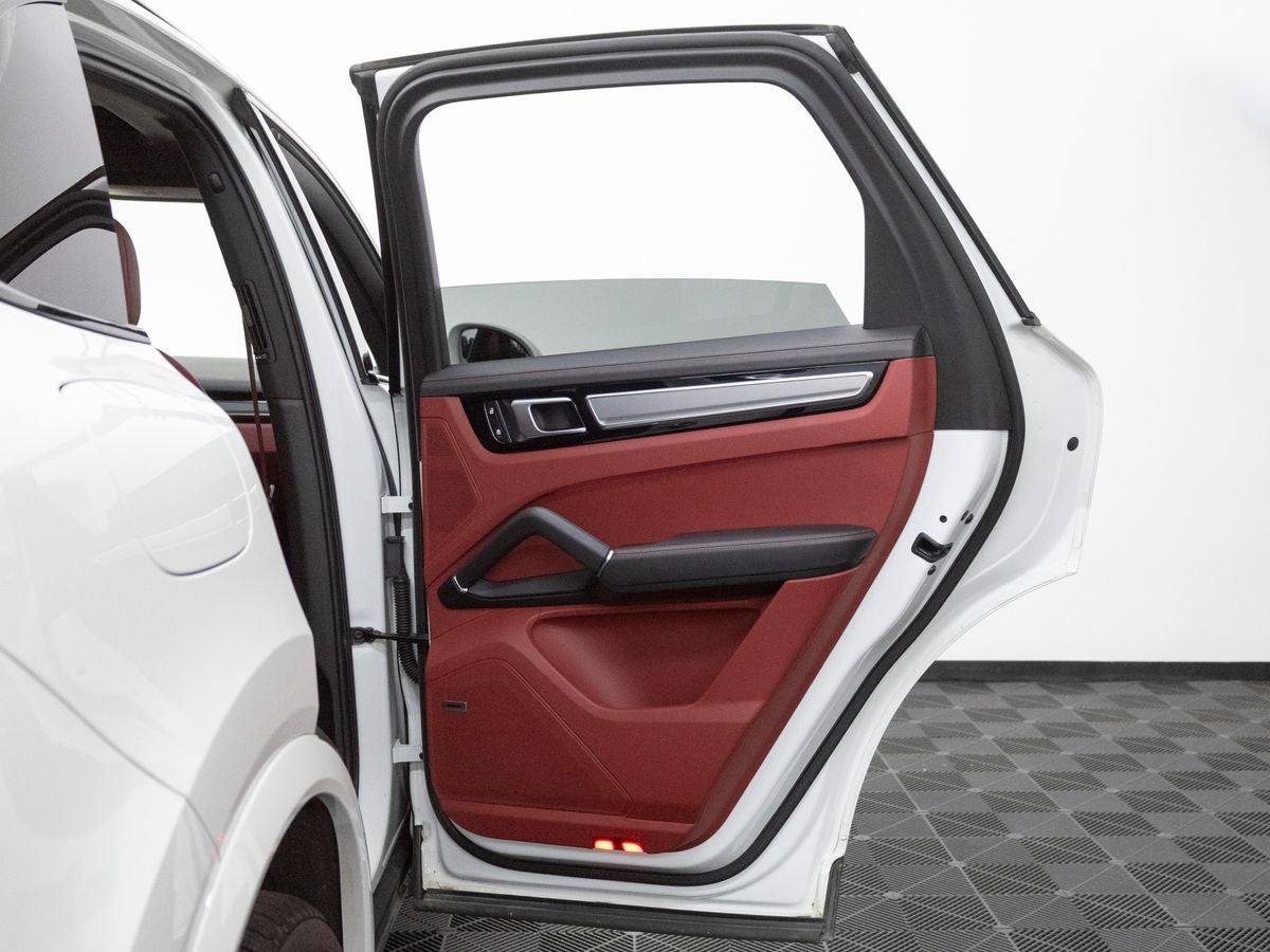 2023 Porsche Cayenne S Platinum Edition