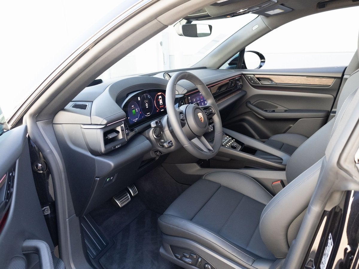 2025 Porsche Macan 4S