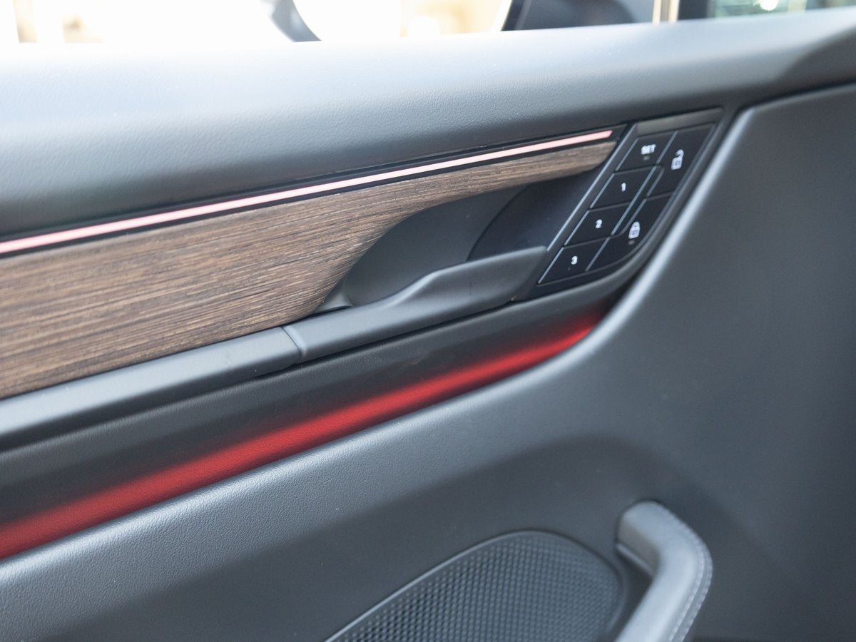 2025 Porsche Macan 4S