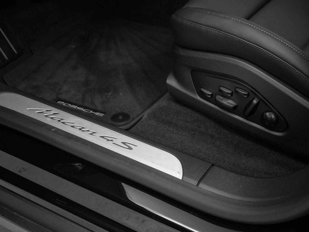 2025 Porsche Macan 4S