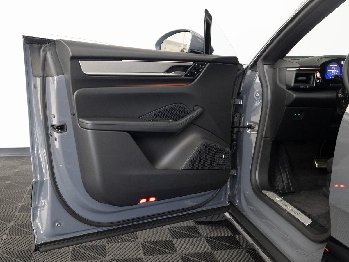 2025 Porsche Macan 4S Electric