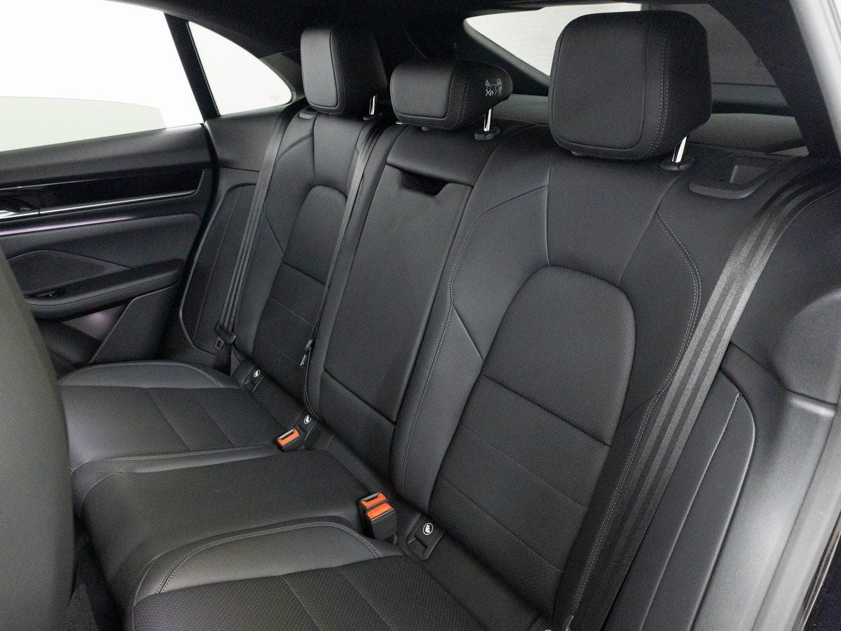 2025 Porsche Macan 4S Electric