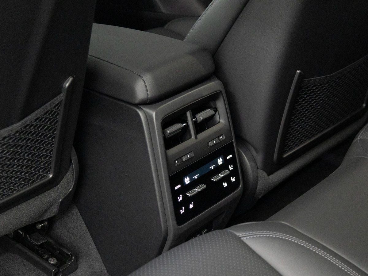 2025 Porsche Macan 4S Electric