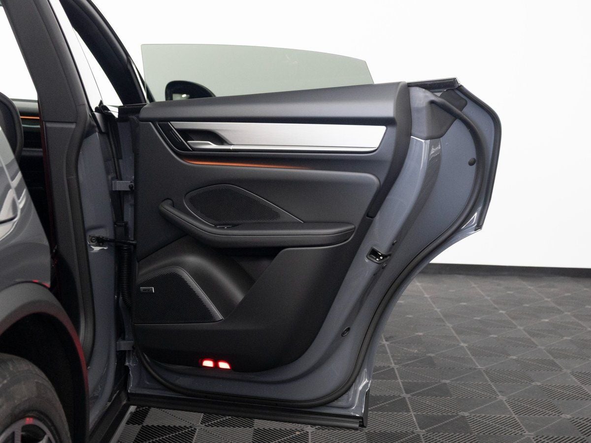 2025 Porsche Macan 4S Electric