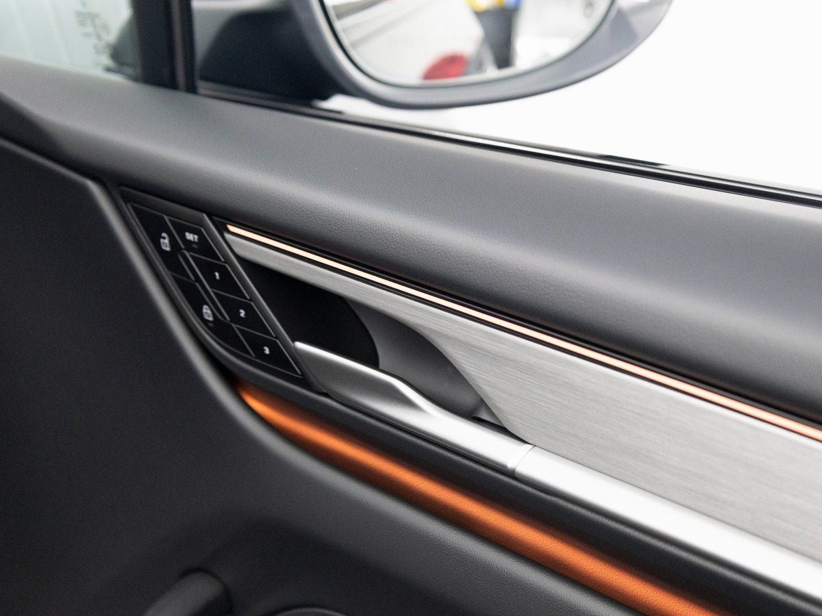 2025 Porsche Macan 4S Electric