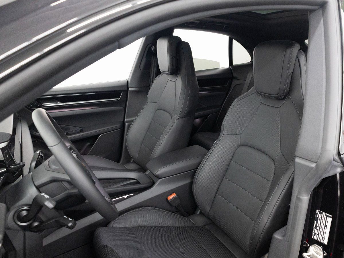 2025 Porsche Macan 4S Electric