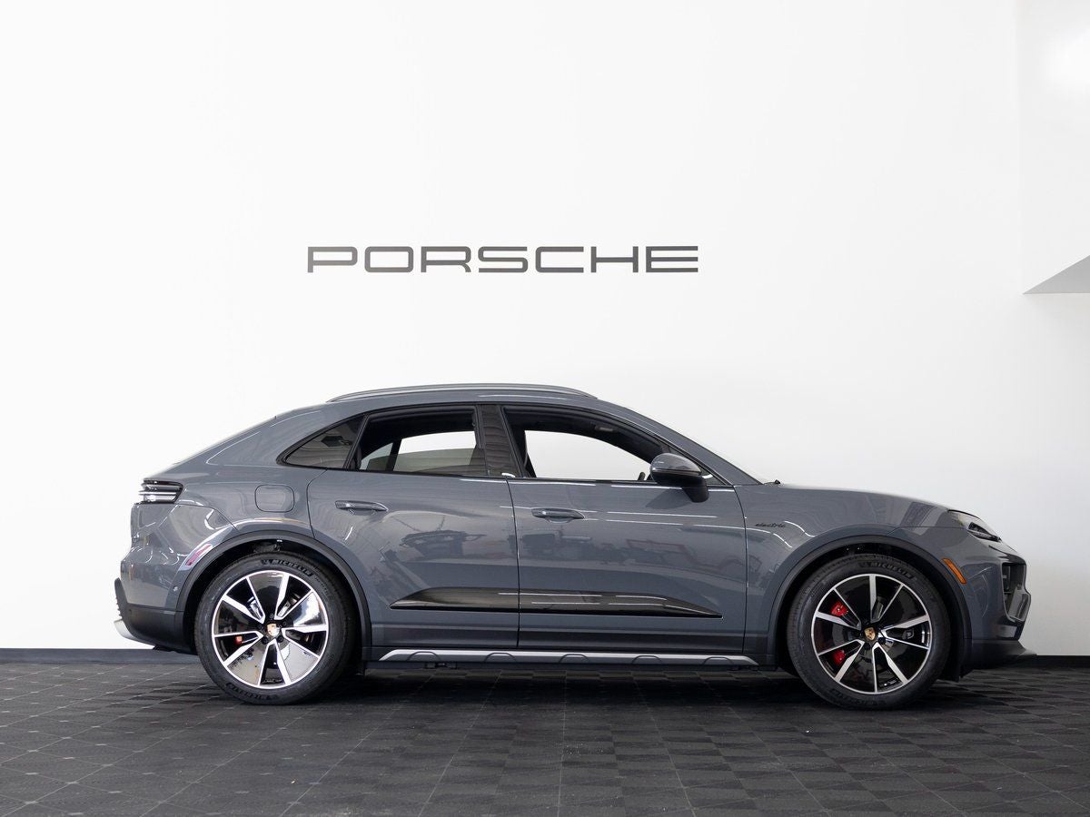 2025 Porsche Macan 4S Electric