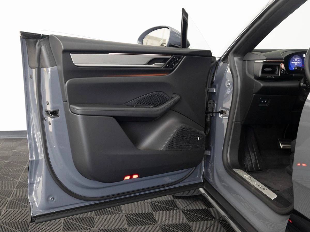 2025 Porsche Macan 4S