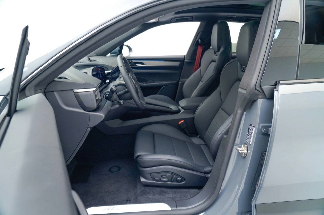 2025 Porsche Macan 4S