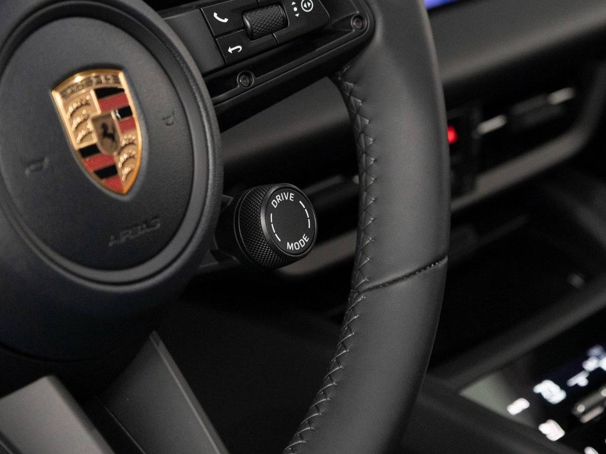 2025 Porsche Macan 4S