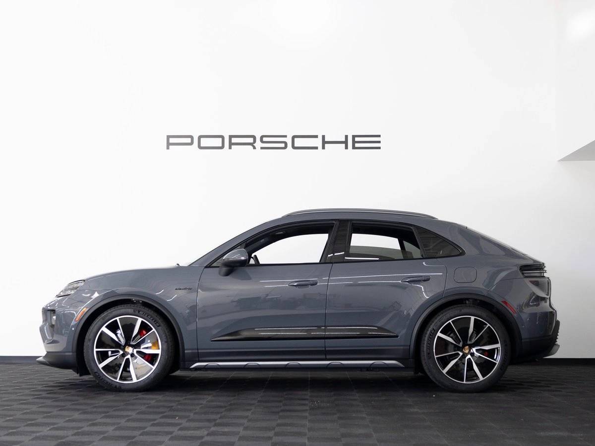 2025 Porsche Macan 4S