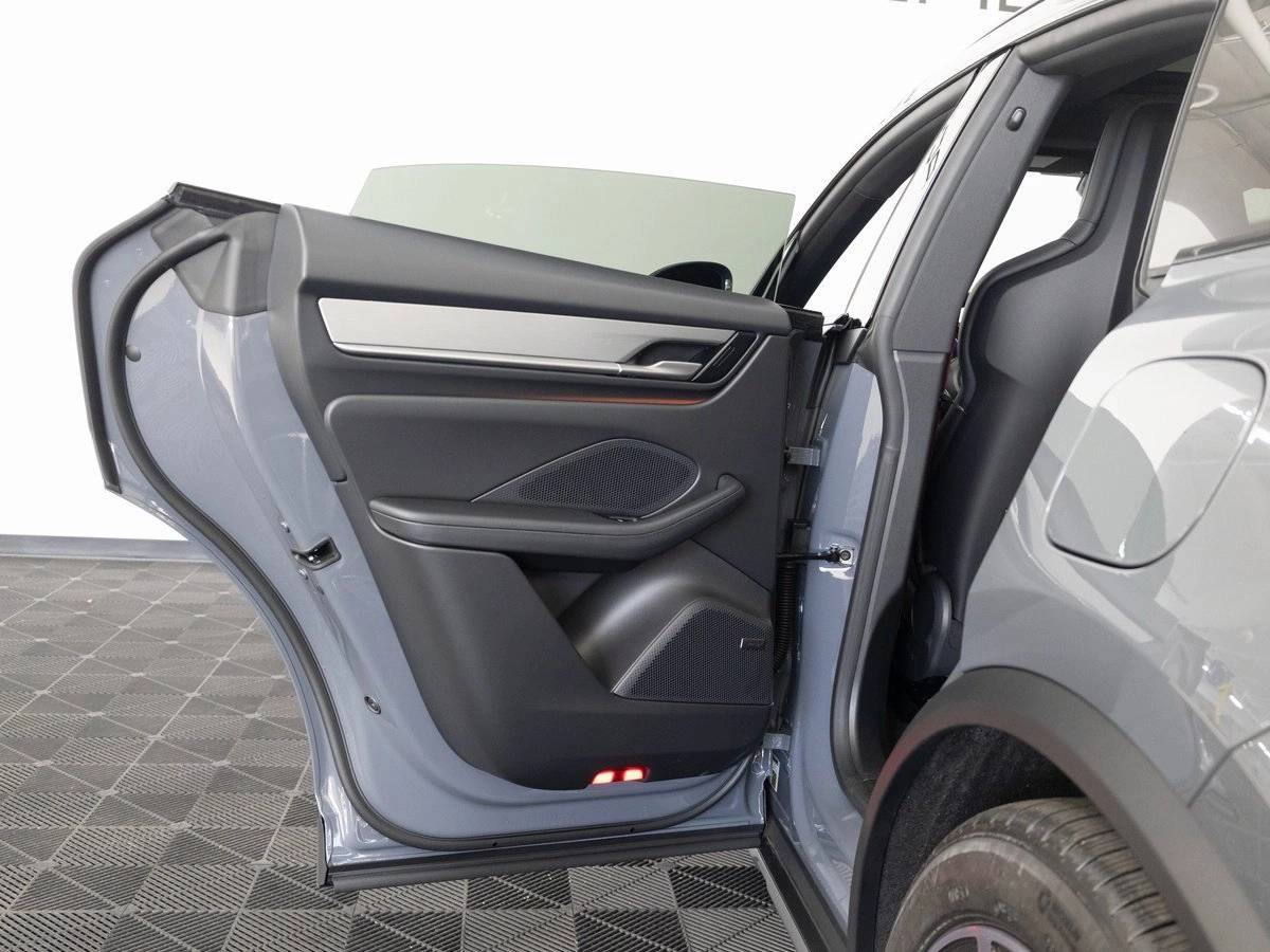 2025 Porsche Macan 4S