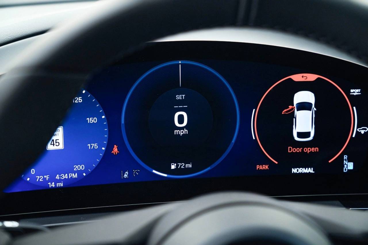 2025 Porsche Macan 4S