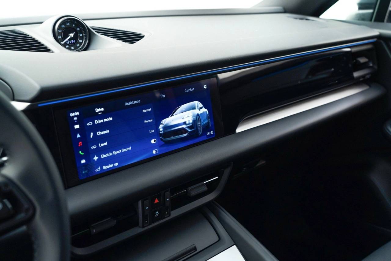 2025 Porsche Macan 4S