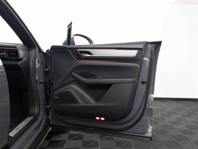 2025 Porsche Macan 4S