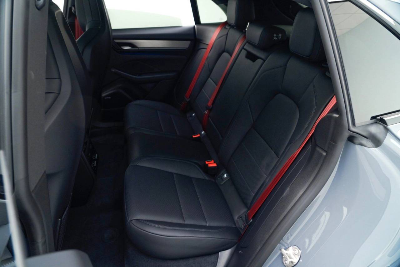 2025 Porsche Macan 4S