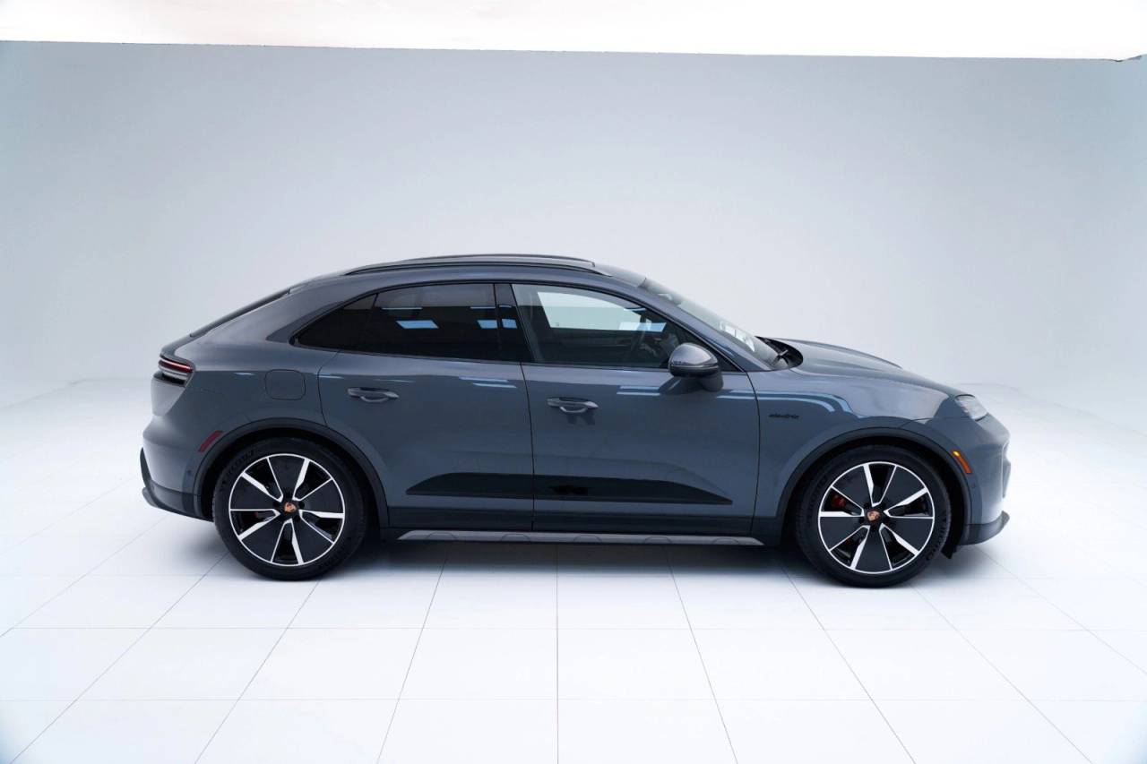 2025 Porsche Macan 4S