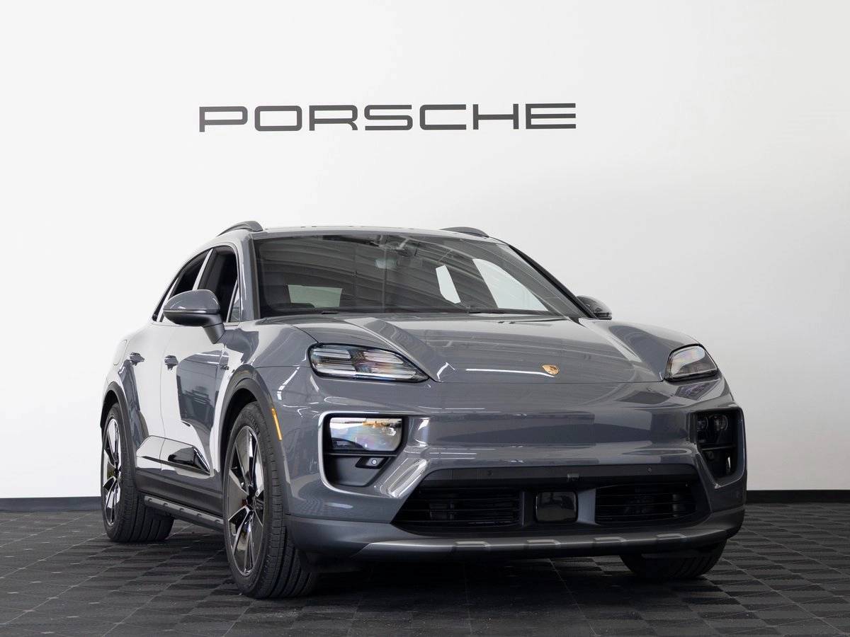 2025 Porsche Macan 4S