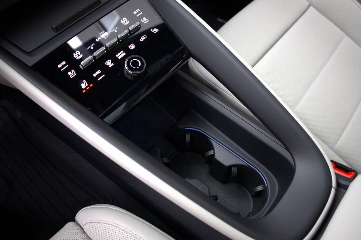 2025 Porsche Macan 4S Electric