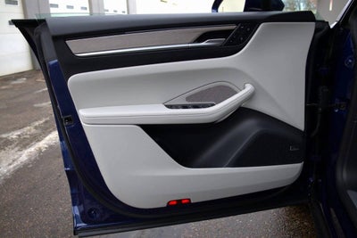 2025 Porsche Macan 4S Electric