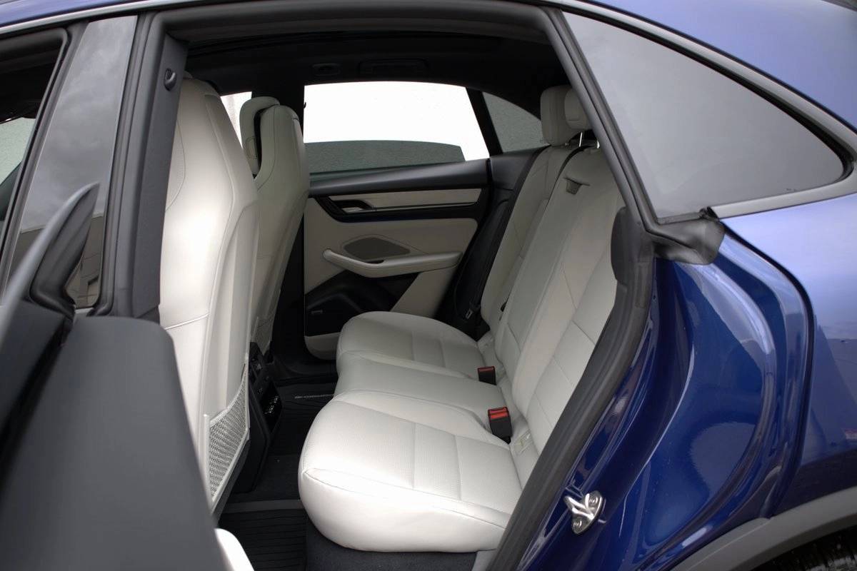 2025 Porsche Macan 4S Electric