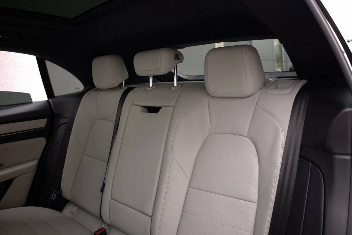 2025 Porsche Macan 4S Electric