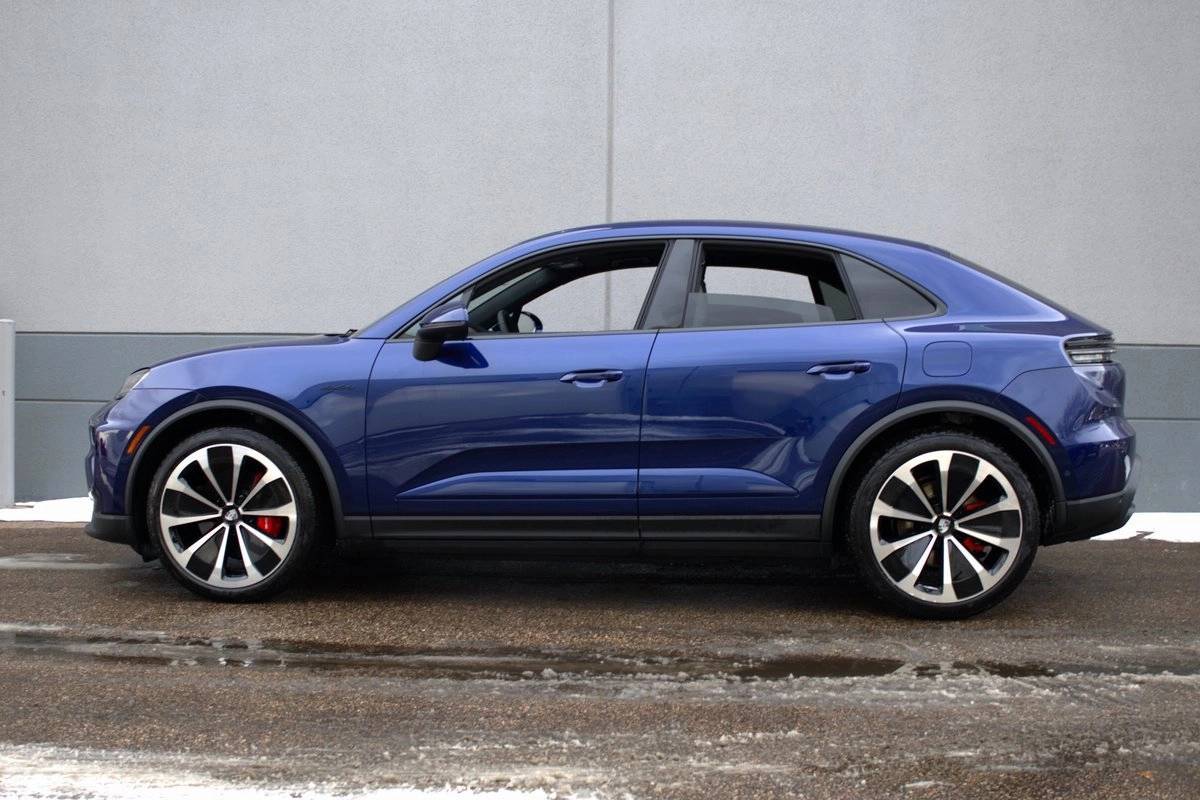 2025 Porsche Macan 4S Electric