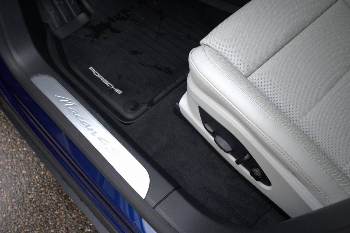 2025 Porsche Macan 4S Electric