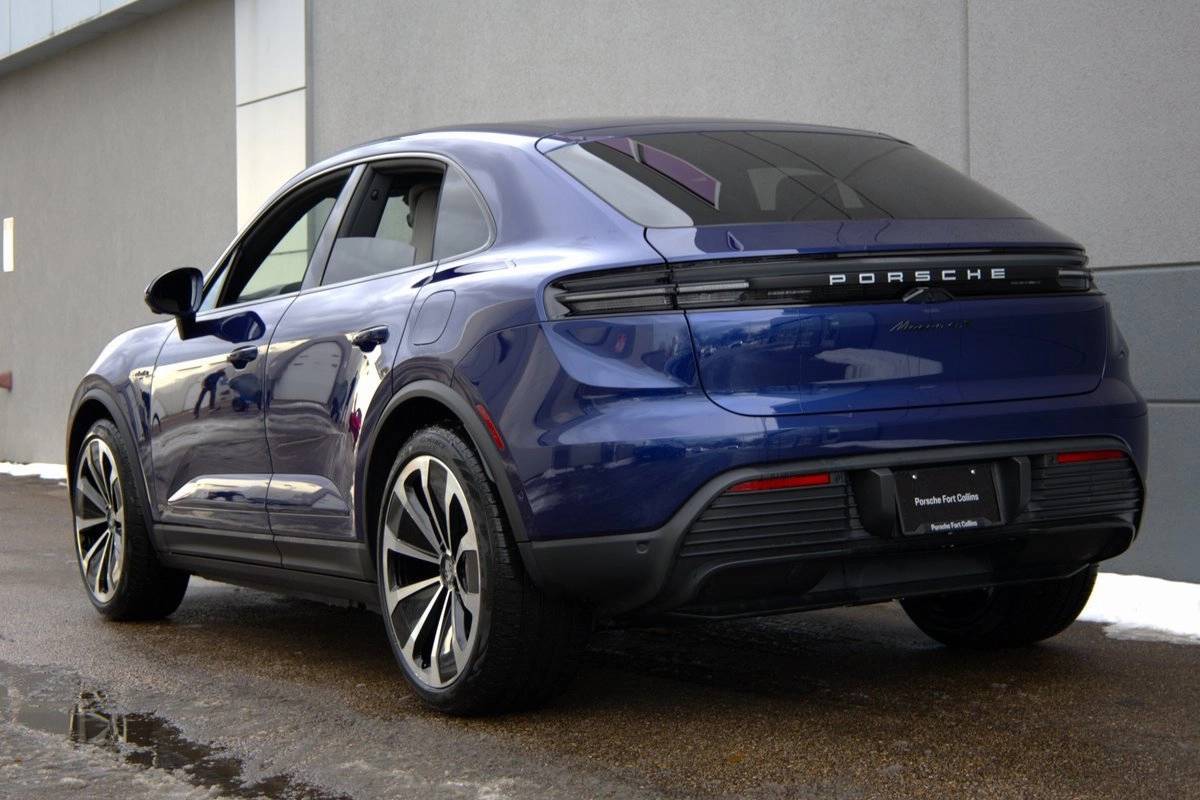 2025 Porsche Macan 4S Electric