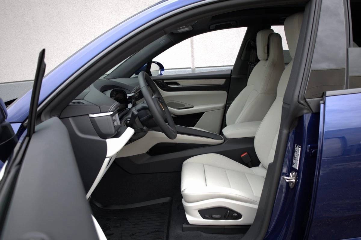 2025 Porsche Macan 4S Electric