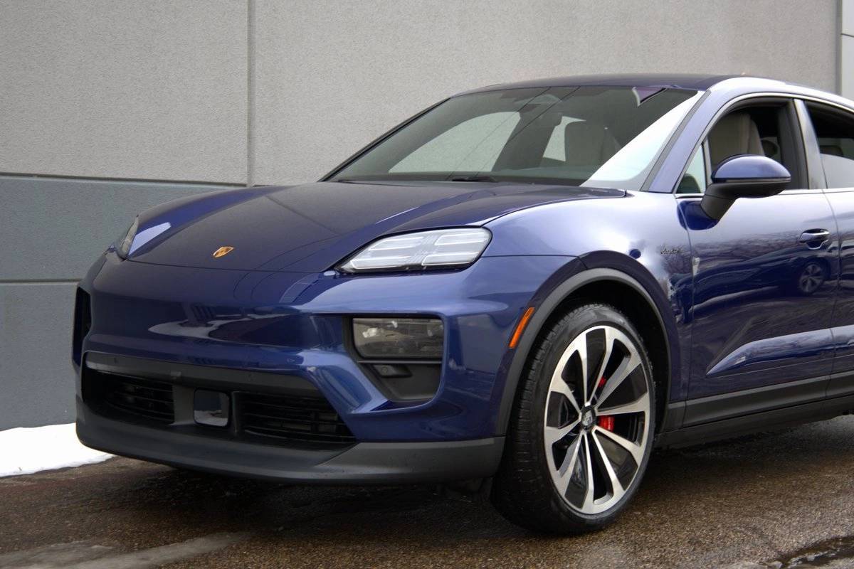 2025 Porsche Macan 4S Electric