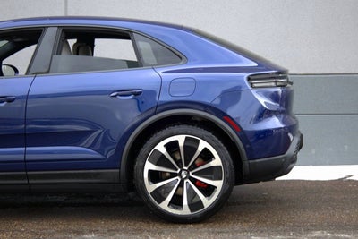 2025 Porsche Macan 4S Electric