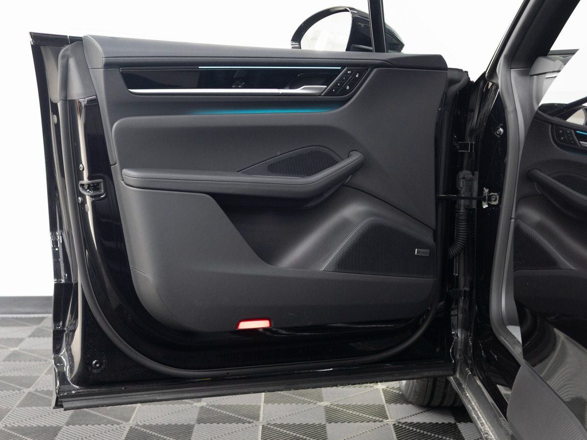 2025 Porsche Macan 4S Electric