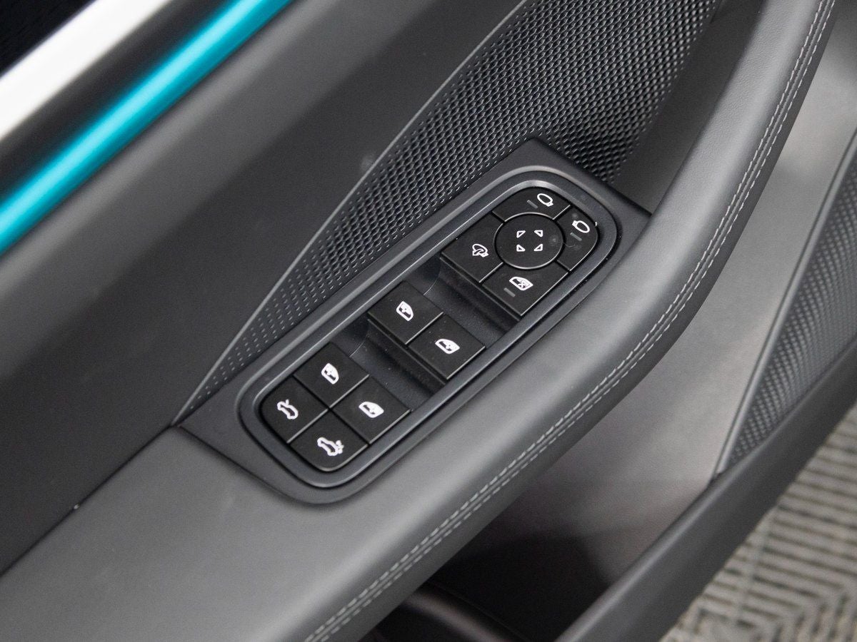 2025 Porsche Macan 4S Electric