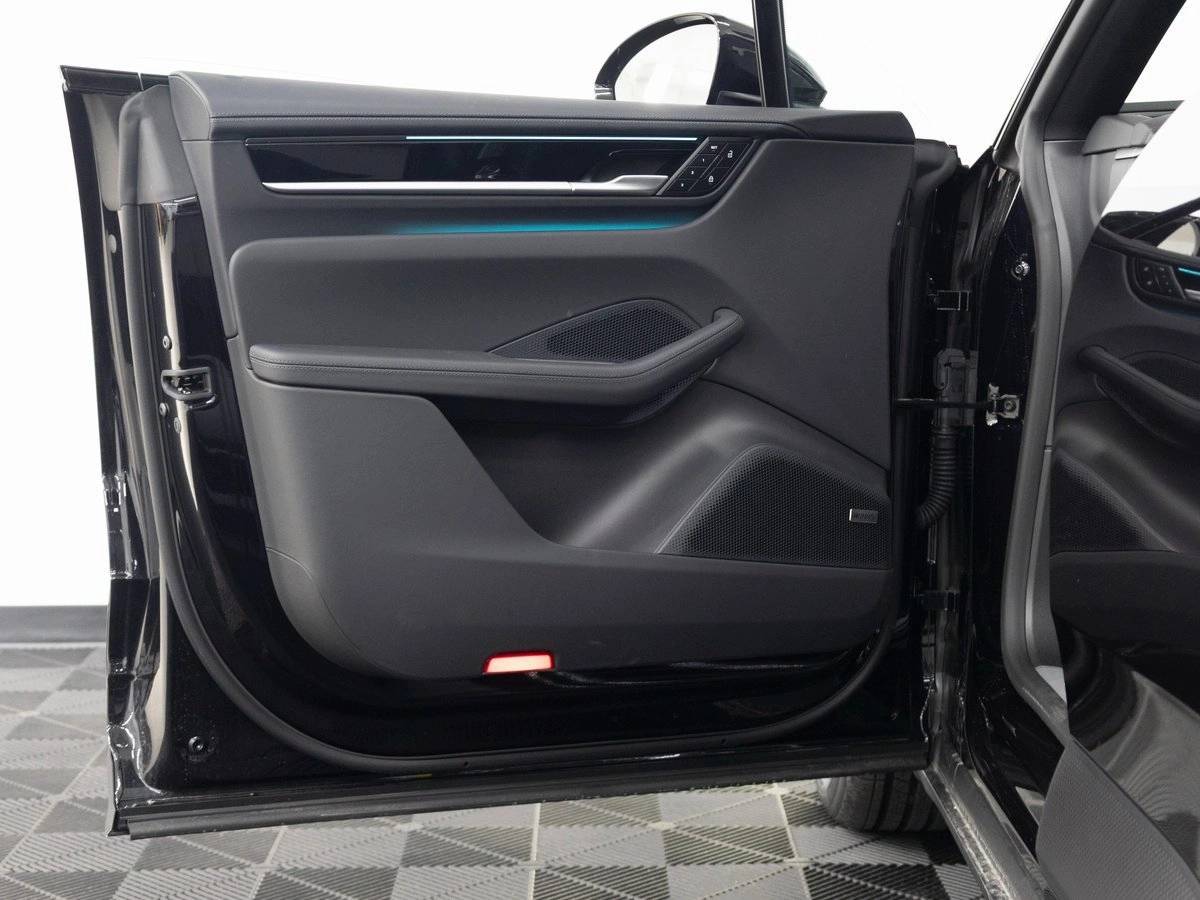 2025 Porsche Macan 4S