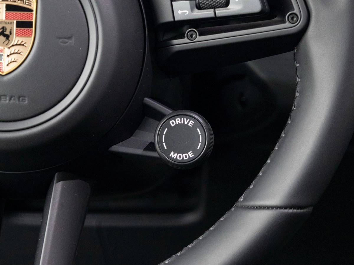 2025 Porsche Macan 4S