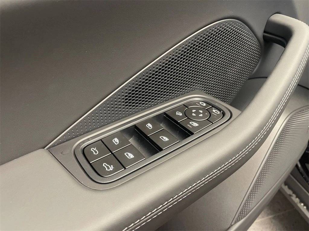 2025 Porsche Macan 4S