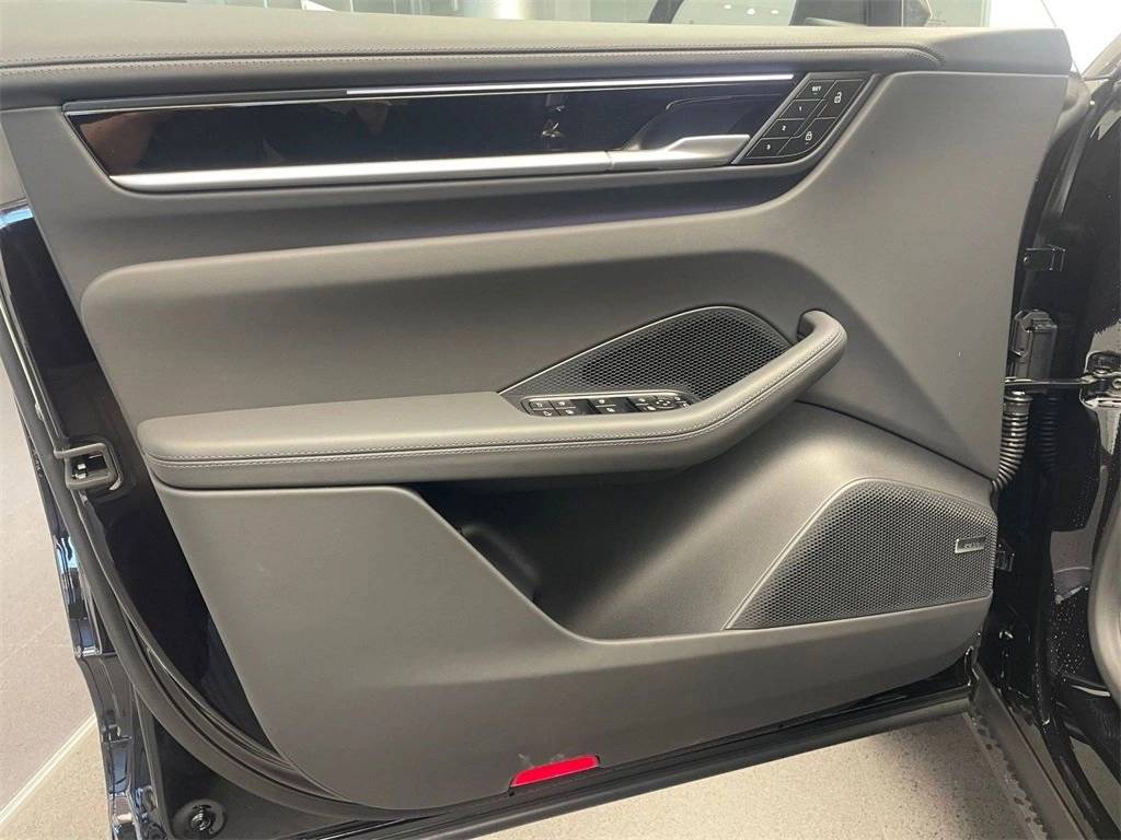 2025 Porsche Macan 4S