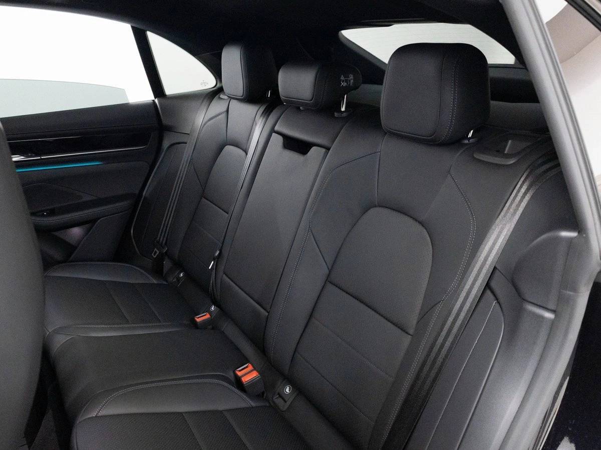 2025 Porsche Macan 4S