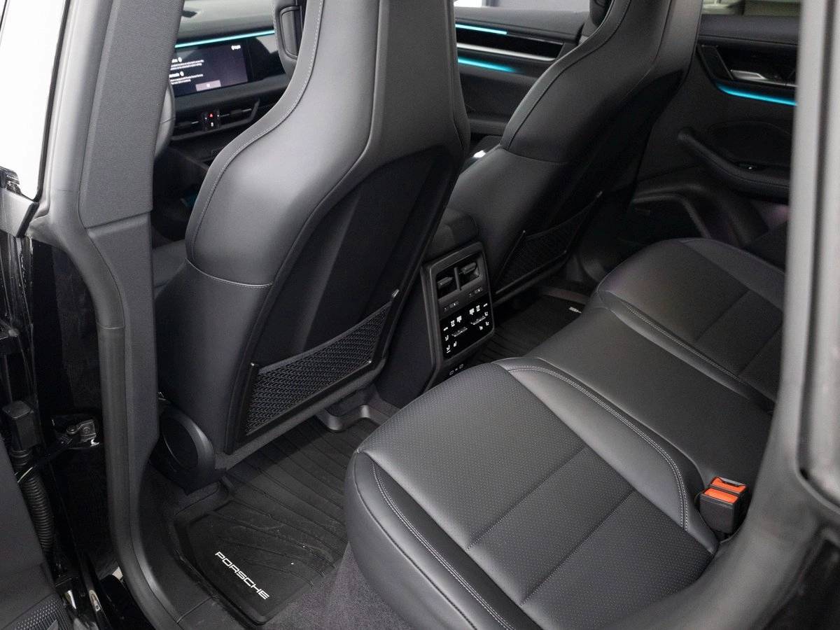 2025 Porsche Macan 4S