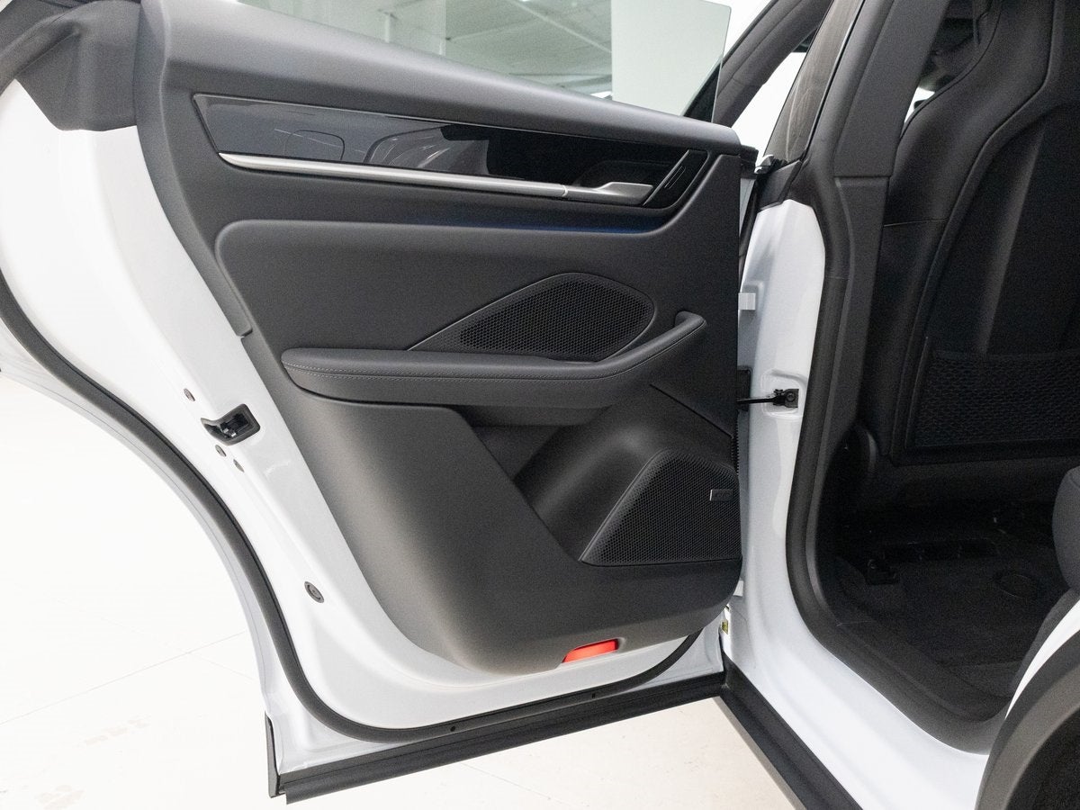 2025 Porsche Macan 4S