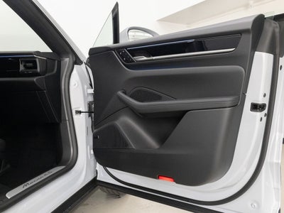 2025 Porsche Macan 4S