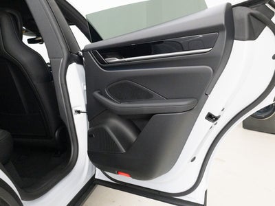 2025 Porsche Macan 4S